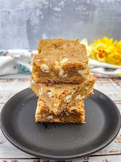 Speculoos White Chocolate Blondies .